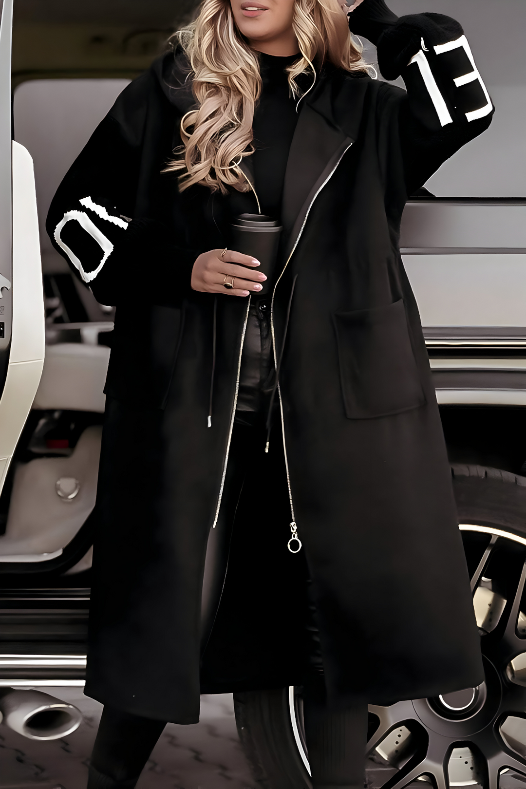 Mirabelle – Veste élégante avec capuche tricotée