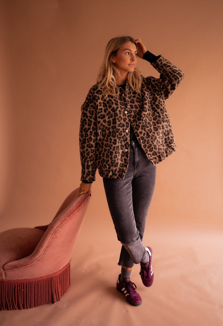 Stella – Veste Léopard Élégance